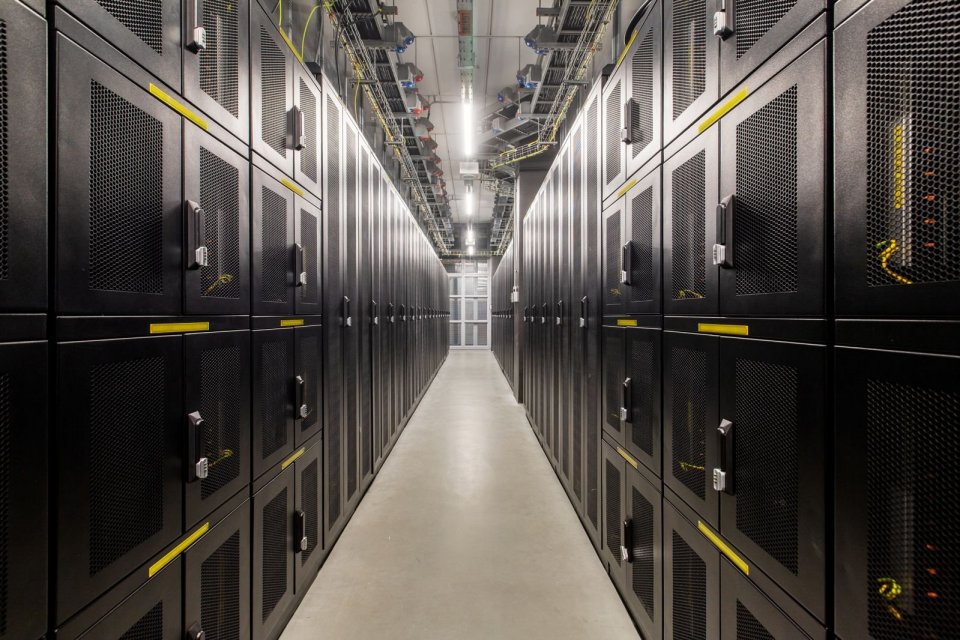 Fasilitas_pusat_data_pertama_Equinix_di_Jakarta_JK1_Data_Center-2025_05_15-16_33_09_a593cac8057d750538d22f15087d28cf_960x640_thumb