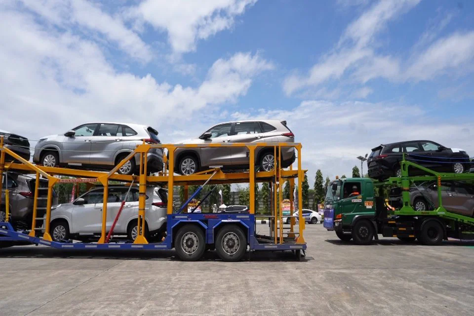 Ekspor_Perdana_Kendaraan_Elektrifikasi_Toyota_Kijang_Innova_Zenix_Hybrid-2023_02_21-14_41_55_84a83bbdbdc182f5678cdf1cace34b21_960x640_thumb