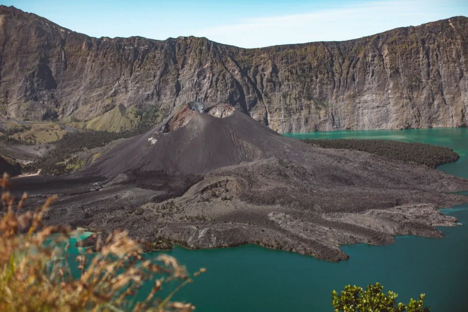 Pemandangan_alam_di_kawasan_Gunung_Rinjani_Lombok_Nusa_Tenggara_Barat-2021_10_09-07_42_38_43d9f58af9980a4f99d6dc9228437b9b_960x640_thumb
