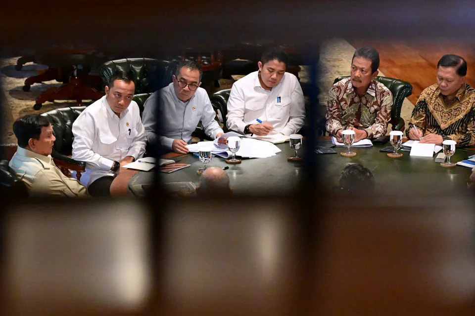 Prabowo_Rakor_Kampung_Nelayan-2026_10_09-22_00_55_51aa0fae53882123ace3637f213f0ba3_960x640_thumb