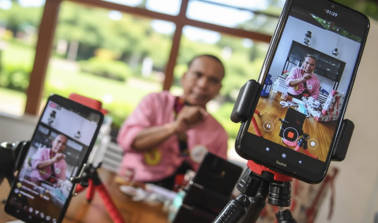 Solving Problems: Survei APJII: Mayoritas Warga RI Bayar Internet Rp 100 Ribu dan WiFi Rp 300 Ribu
