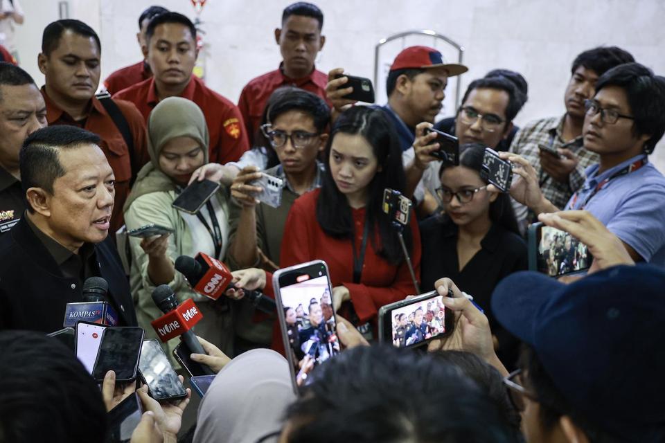 Solution For: Jampidsus Febrie Andriansyah Respons Isu Mundur: Saya Masih Terima Perintah