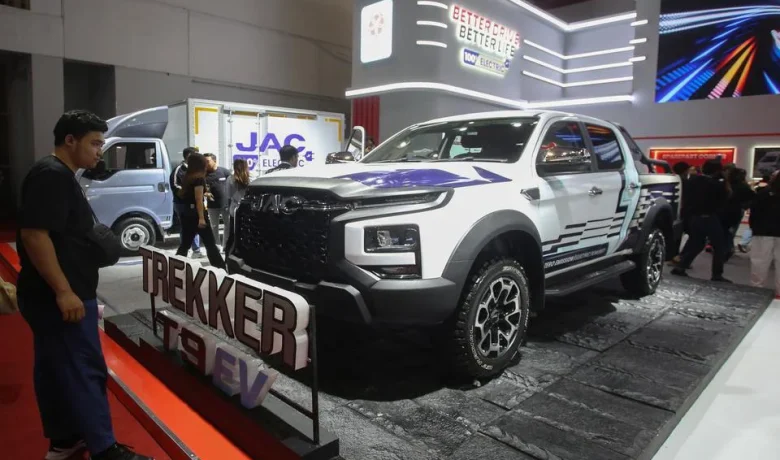 Key Strategy: Survei Deloitte: Minat Mobil Listrik Naik, Minat Mobil Bensin Turun Paling Tajam