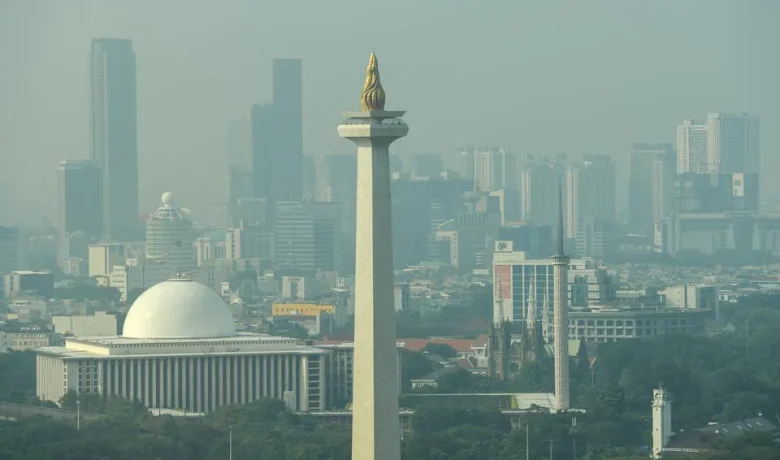 Facing Challenges: Polusi Udara Jakarta Terburuk di RI Pagi Ini, Kelompok Sensitif Diimbau Waspada