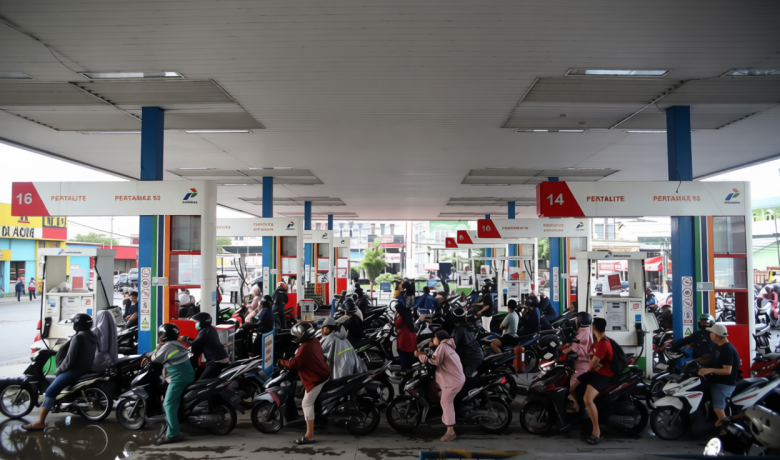New Policy: Dari Medan hingga Palembang, Pertamina Tempuh Beragam Strategi Atasi Antrean BBM