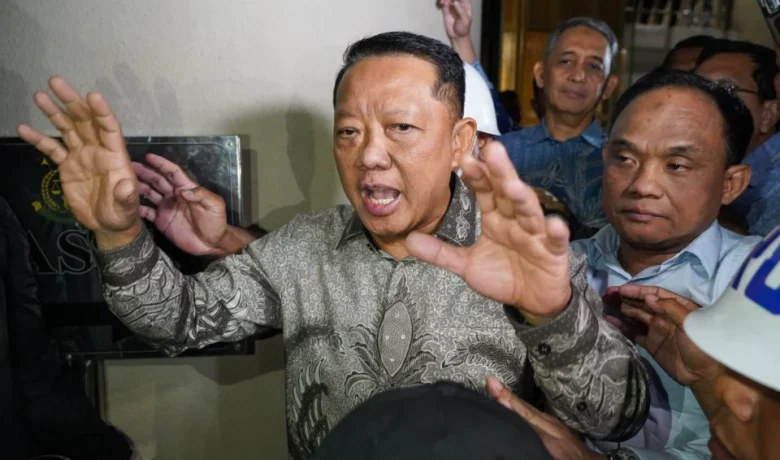 [Foto] Potret Mantan Jampidsus Febrie saat Ditahan Kejagung soal Kasus TPPU