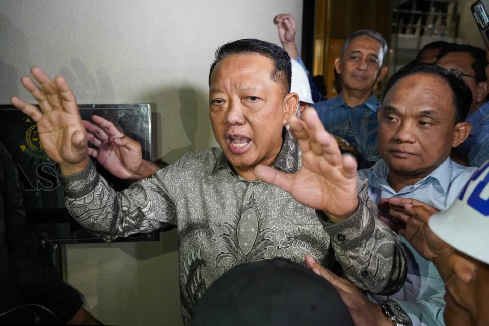 [Foto] Potret Mantan Jampidsus Febrie saat Ditahan Kejagung soal Kasus TPPU