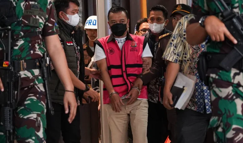 Solution For: Kejagung Langsung Tahan Don Ritto Usai Kasusnya Dilimpahkan dari Kepolisian