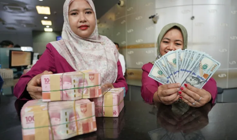 Meeting Results: Rupiah Ditutup Melemah, Sempat Tembus Rp 18.000 per Dolar AS