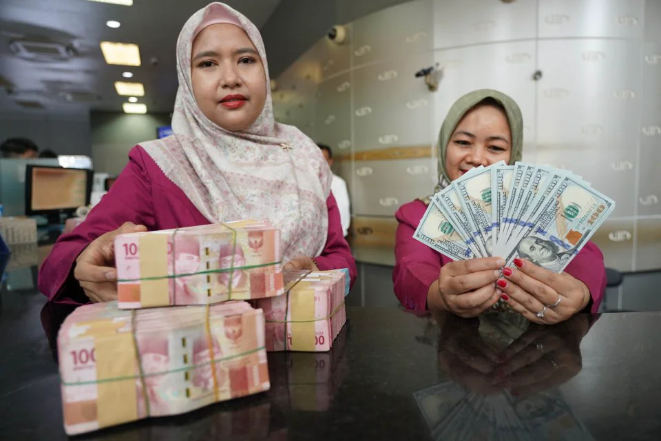 Meeting Results: Rupiah Ditutup Melemah, Sempat Tembus Rp 18.000 per Dolar AS