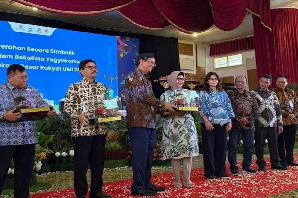 New Policy: Dukung Ekonomi Kerakyatan, Pegadaian Beri Bantuan Becak Listrik