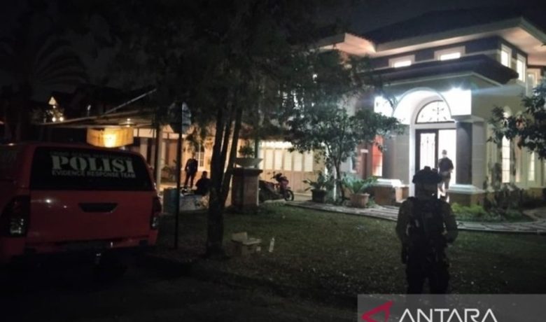 Polri Sita Uang Tunai dan Emas 74 Kg Senilai Rp 476 M dari Rumah di Sentul
