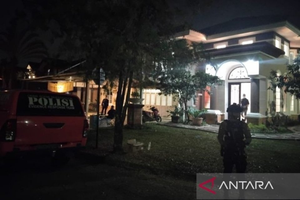 Polri Sita Uang Tunai dan Emas 74 Kg Senilai Rp 476 M dari Rumah di Sentul