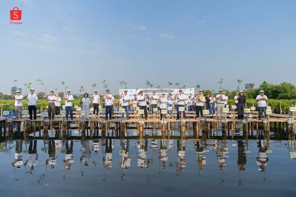 Dukung Hari Mangrove, Shopee Gelar Aksi Tanam Bersama