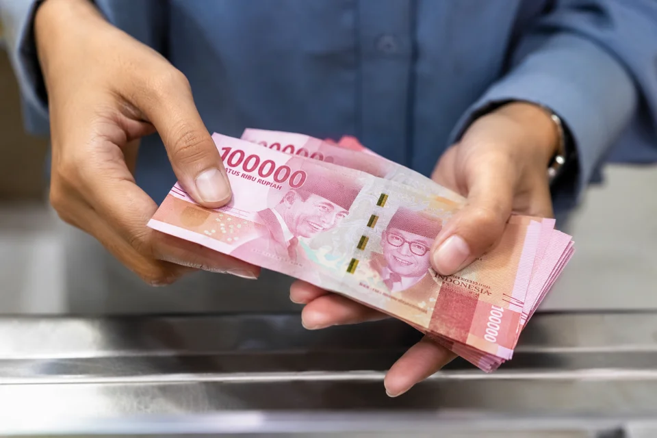 Topics Covered: Rupiah Ditutup Menguat ke Rp 18.065, Ditopang Optimisme Proyeksi Ekonomi RI