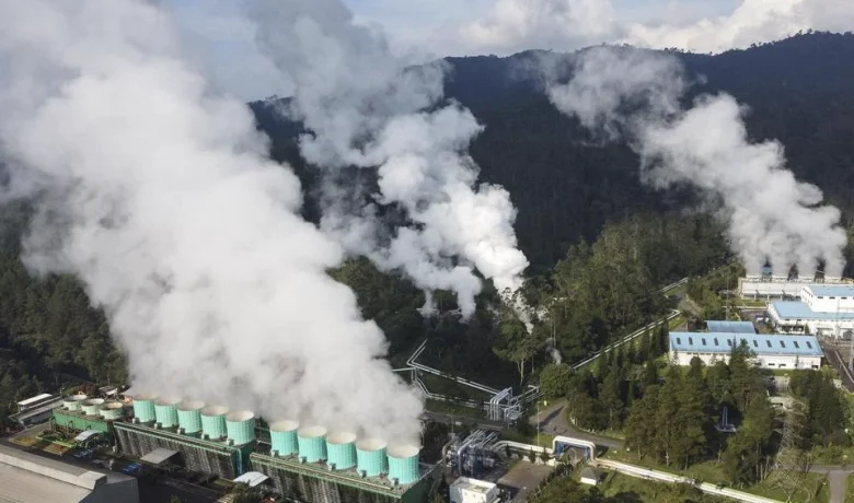 PGE (PGEO) Kebut Bisnis Panas Bumi, Garap 3 Proyek di Sumatra-Sulawesi