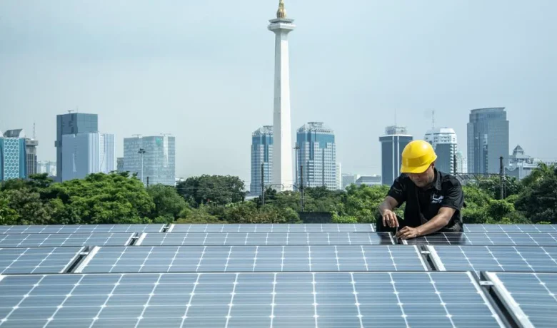 Pemerintah Mulai Tender Proyek PLTS 100 GW Tahun Ini