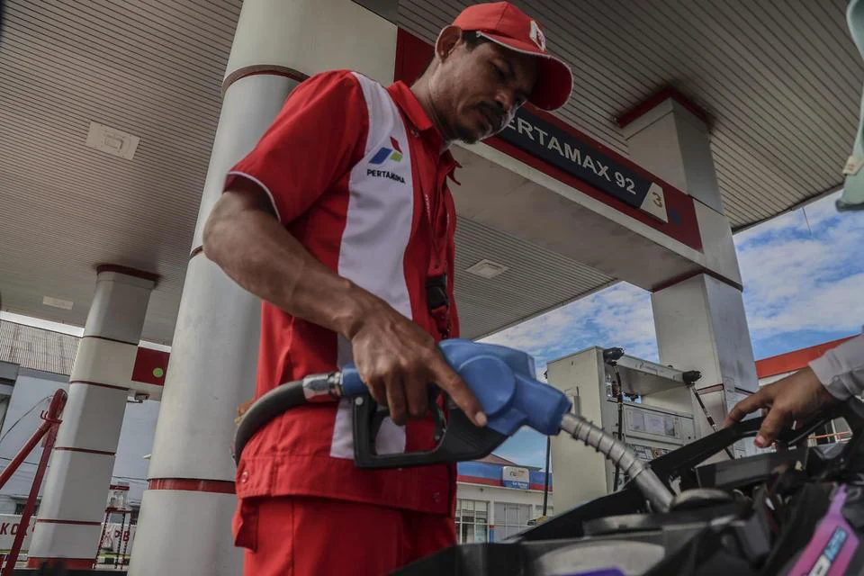 Antrean Panjang Mengular di SPBU Palu Imbas Distribusi BBM Terhambat
