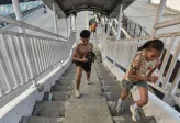 Kementerian PU Bahas Nasib Jembatan Penyeberangan di DPR yang Tak Punya Tangga