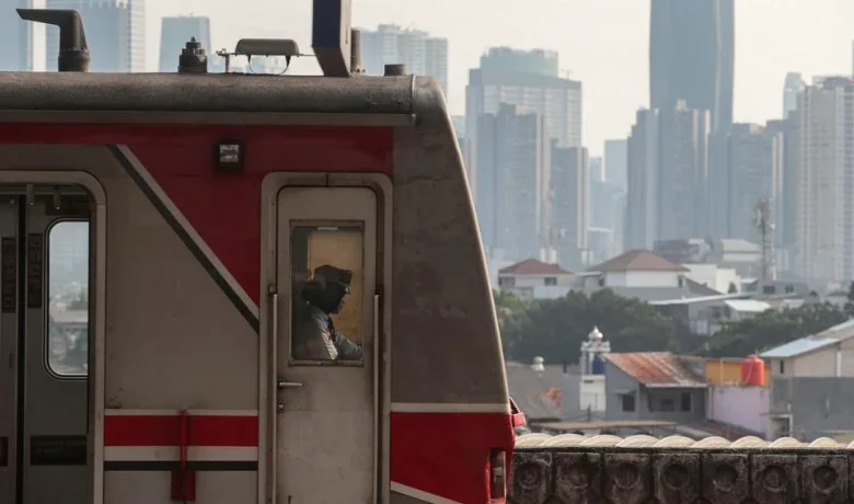 Jalur KRL Bogor dan Tangerang Alami Gangguan Imbas Kecelakaan