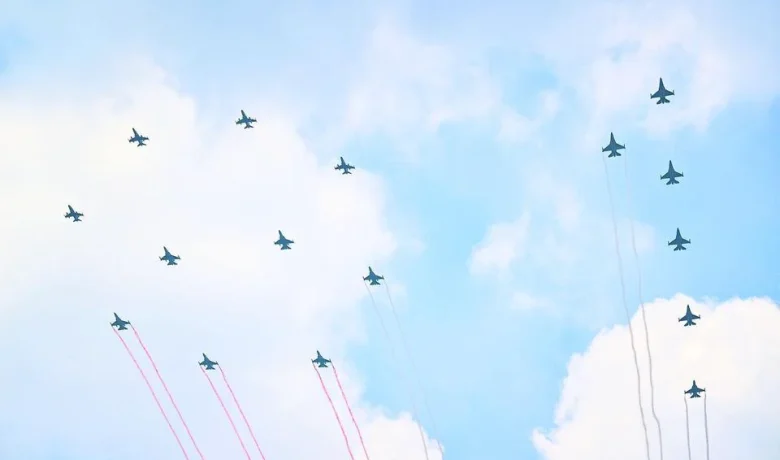Jet Tempur F-16 Lalu Lalang di Tengah Aksi Demo, TNI AU Jelaskan Alasannya