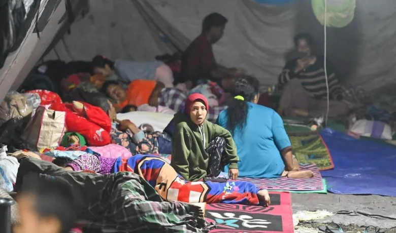 Pengungsi Gempa NTT Keluhkan Krisis Air Bersih, Semua PAM Rusak