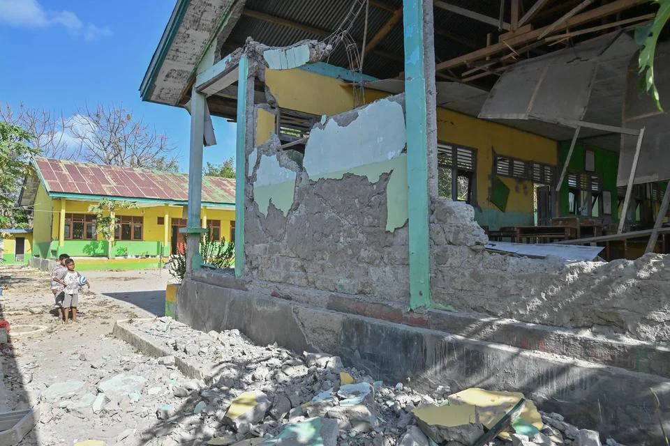 Mendikdasmen Tinjau Sekolah Terdampak Gempa NTT, Siapkan Dana Revitalisasi