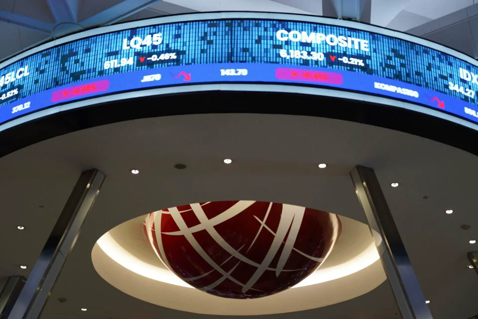 IHSG Melemah 0,86% ke Level 6.394, Saham BYAN–JARR Babak Belur
