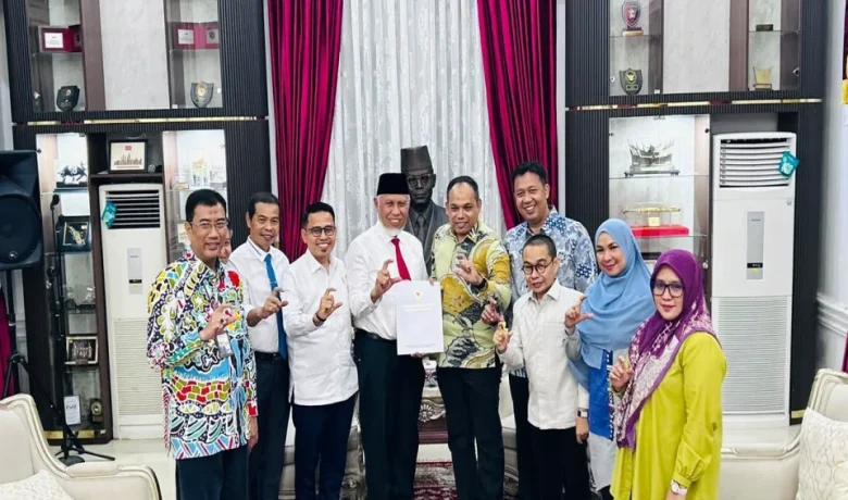 KIP Akhiri Polemik Pergantian Pimpinan KI Sumbar