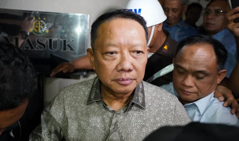 Eks Jampidsus Febrie Minta Emas 74 Kg dan Barang Bukti Sitaan Dikembalikan