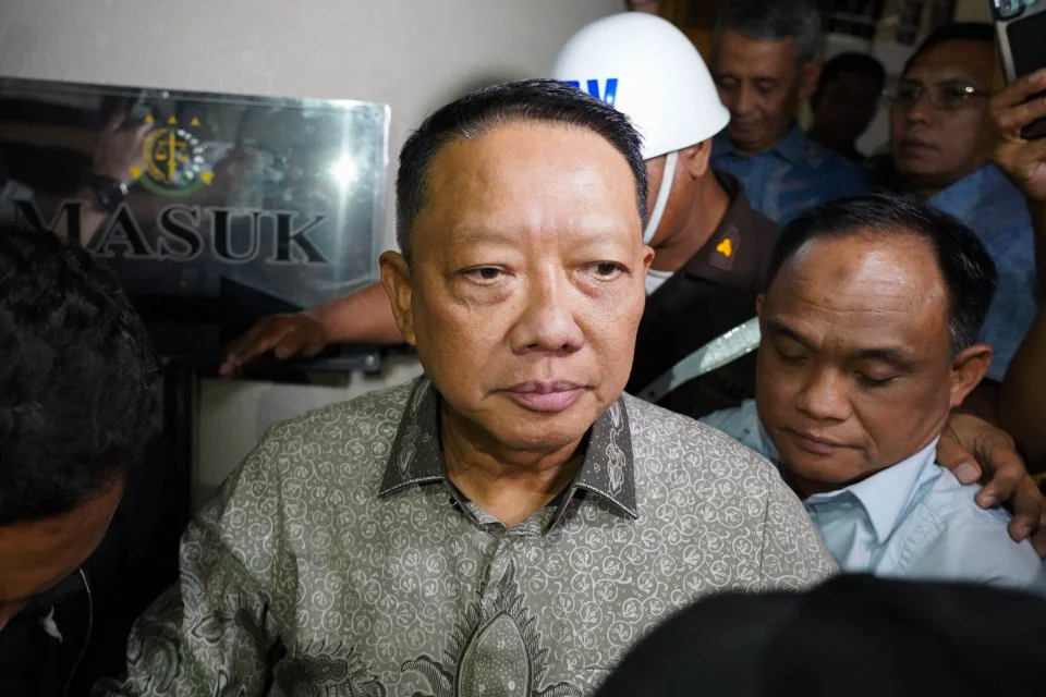 Eks Jampidsus Febrie Minta Emas 74 Kg dan Barang Bukti Sitaan Dikembalikan