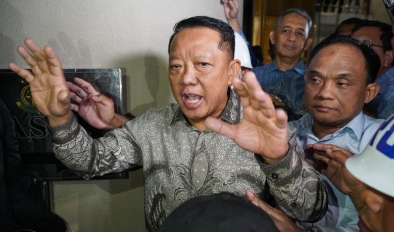 Eks Jampidsus Febrie Resmi Gugat Kepolisian dan Kejagung di Pra-Peradilan