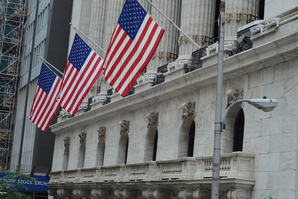 Wall Street Turun, Investor Pantau Negosiasi Selat Hormuz