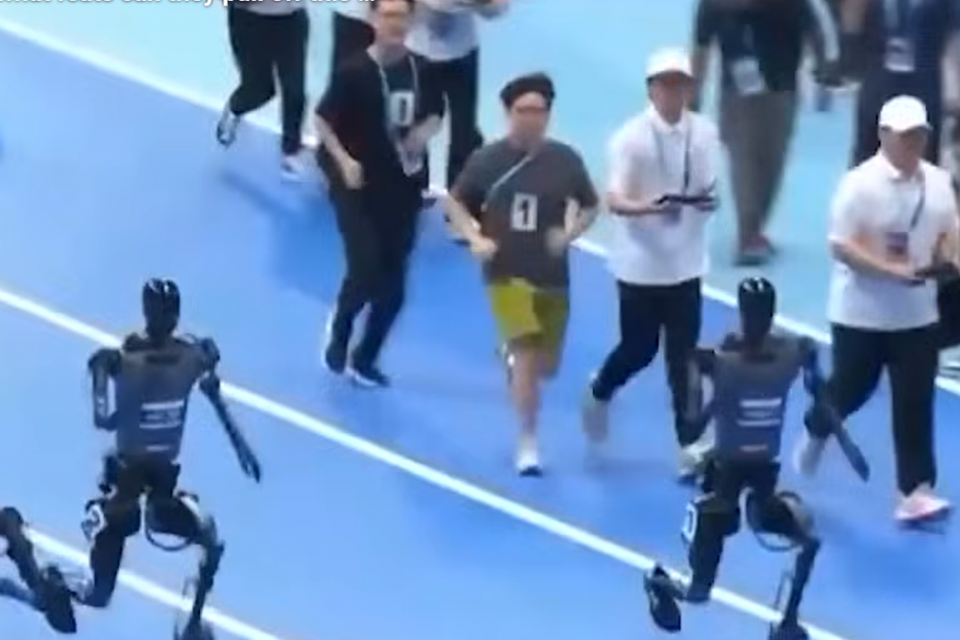 Robot Cina Lari 100 Meter 9,39 Detik, Kalahkan Rekor Atlet Usain Bolt