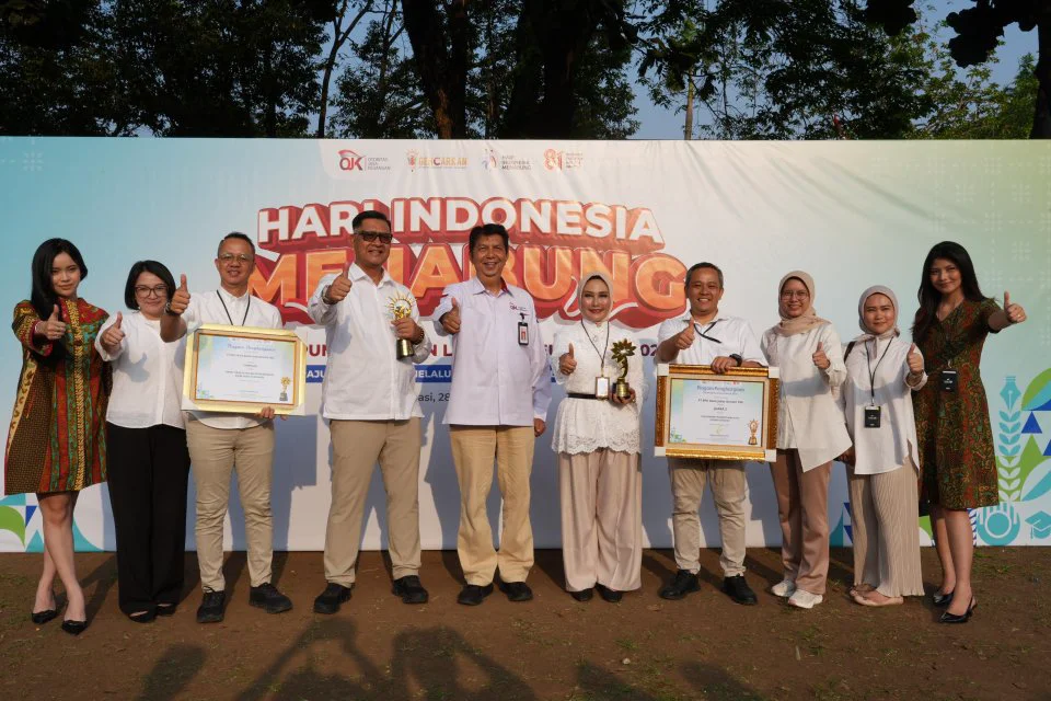 Aktif Edukasi Literasi Keuangan, bank bjb Raih Dua Penghargaan OJK