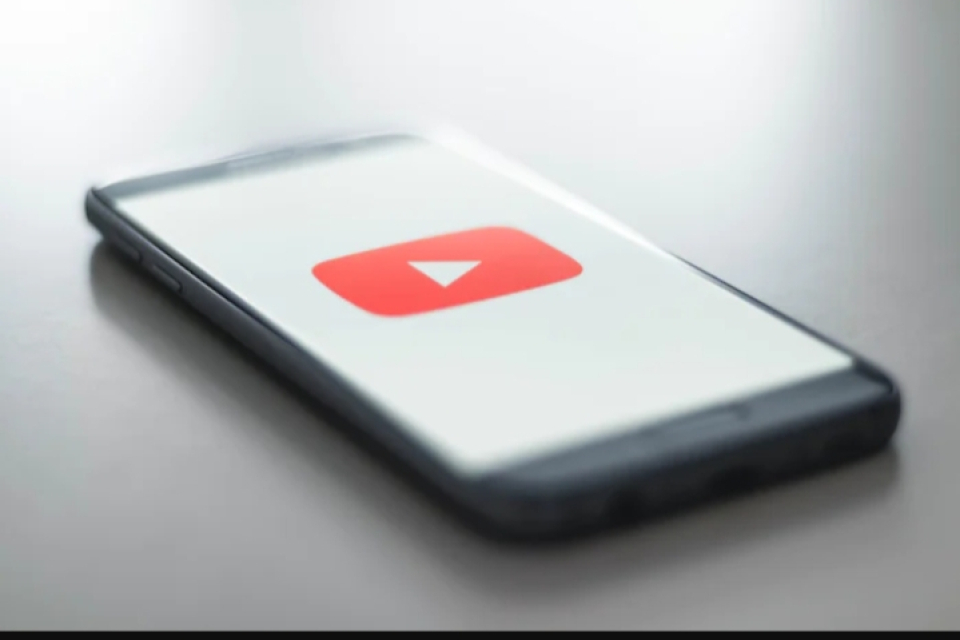 YouTube Cabut Hak Monetisasi Kreator Bigmo Imbas Promosi Vape Libatkan Anak