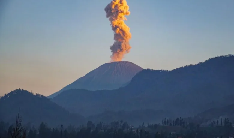 Gunung Anak Krakatau, Ibu, Semeru, Ili Lewotolok Kompak Erupsi, Apa Penyebabnya?