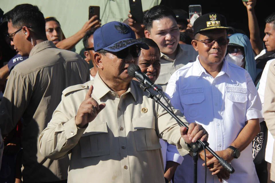 Prabowo Pantau Aktivitas Gunung Anak Krakatau, Minta Warga Tak Panik
