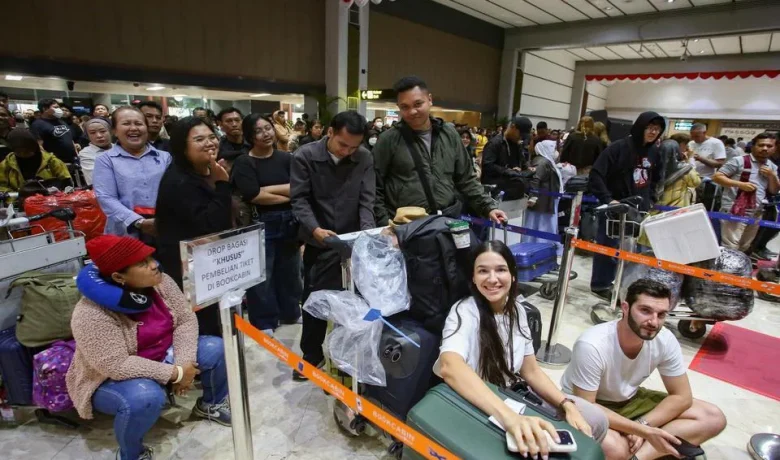 Abu Anak Krakatau Ganggu Penerbangan, Maskapai Diminta Layani Refund Elektronik