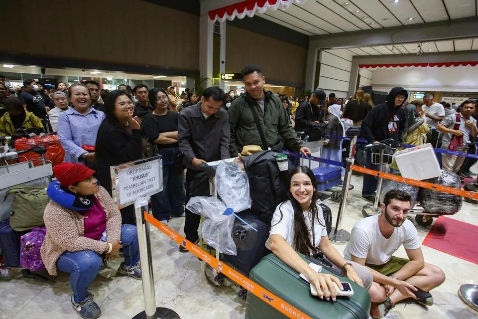 Abu Anak Krakatau Ganggu Penerbangan, Maskapai Diminta Layani Refund Elektronik