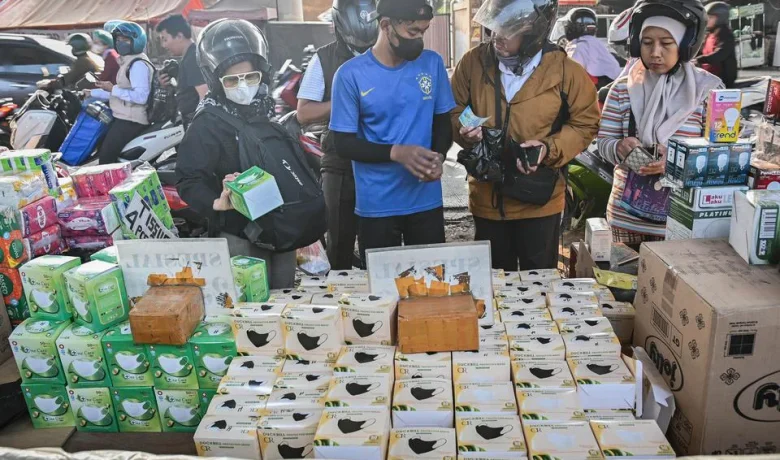 Stok Masker di Minimarket Menipis, Laris Diburu Imbas Abu Vulkanik Anak Krakatau