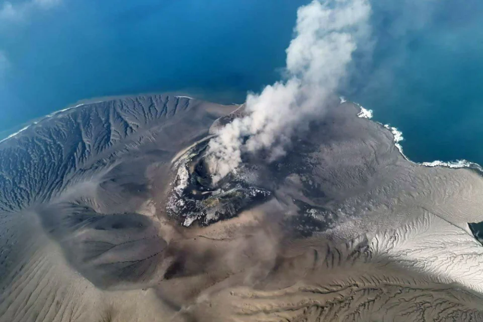 Badan Geologi: Anak Krakatau Berstatus Siaga, Potensi Letusan Masih Tinggi