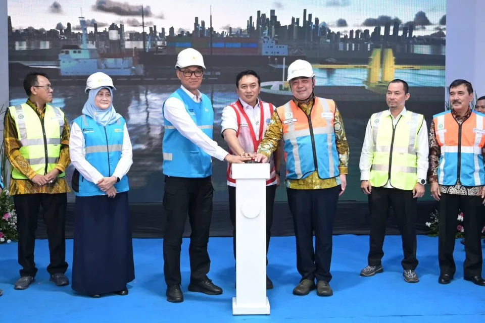 PLN_dan_Pelindo_meresmikan_dua_unit_Onshore_Power_Supply_OPS_den-2026_09_18-18_51_30_2a5c7160cd1063c8fe1dd1433e12a3ff_960x640_thumb