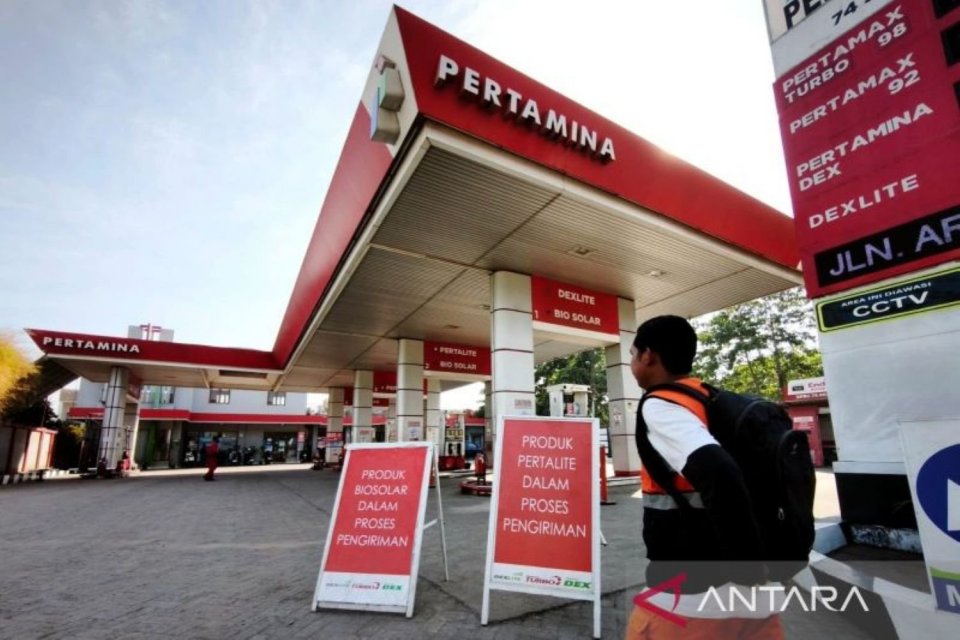 Warga Makassar Antre BBM Sejak Subuh karena Langka, Sudah Terjadi Dua Bulan