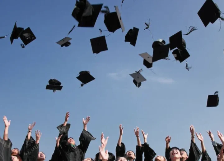 Ucapan_Selamat_Wisuda_Simple-2023_11_15-12_08_59_ffdb5d06a09eec9fd2642bcf13e43f49_960x640_thumb