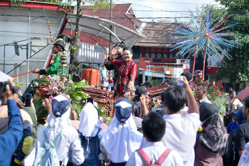 Lewat Pawai Ta’aruf MTQ Nasional, Agustina Wilujeng Hadirkan Keragaman Semarang