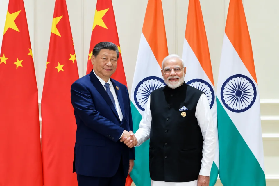 Xi_Jinping_dan_Narendara_Modi_di_KTT_BRICS_2026-2026_09_13-11_41_44_83ec1bf7bac2e20c3076e768c6e54d4c_960x640_thumb